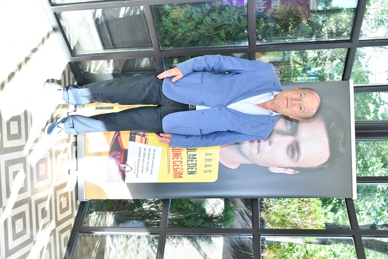 Özgür Aras��n 14�üncü Kitab� �Art�k Üzülmeden Önce Dü�ünece�im� Görkemli Bir Davetle Tan�t�ld� 